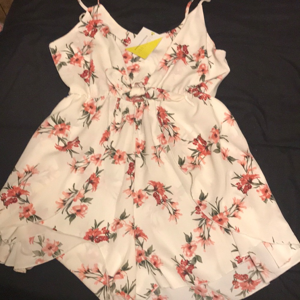 floral tie cut front Romper size large